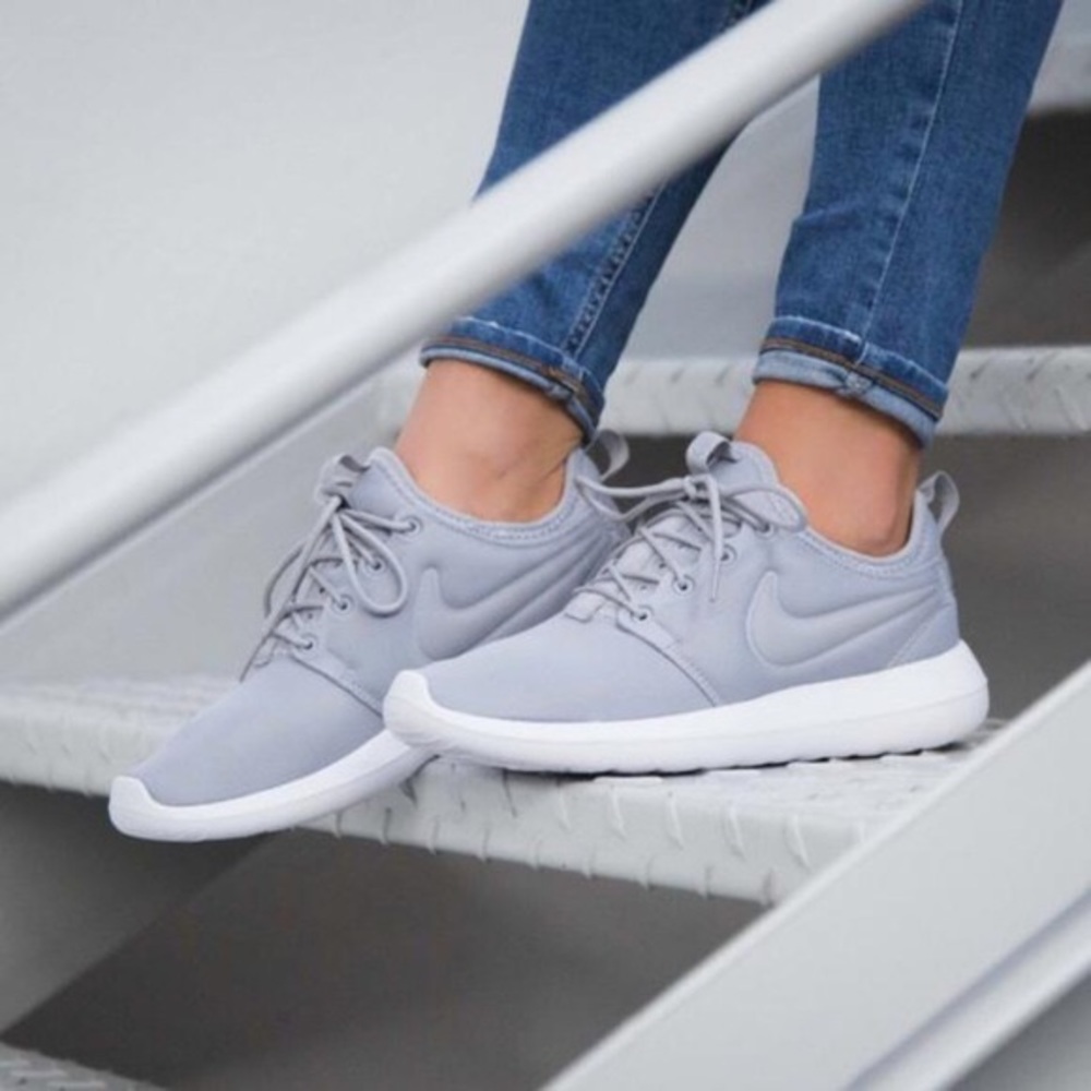 Nike roshe sneakers